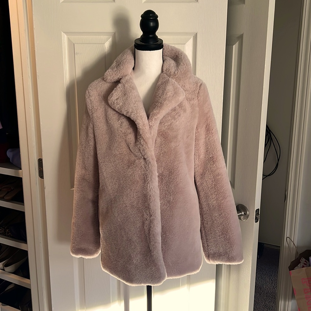 Beautiful pale pink Tahari jacket/coat.